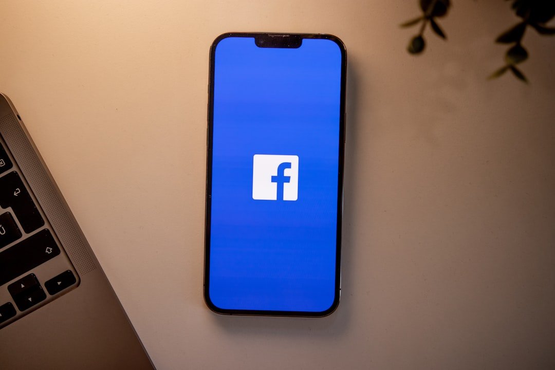 Egy modern weboldal és Facebook oldal összehasonlítása